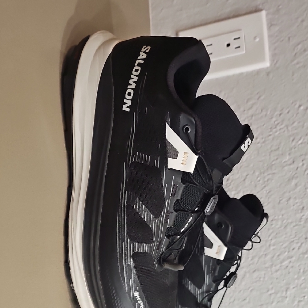 Salomon Men's Black and White Athletic Shoes